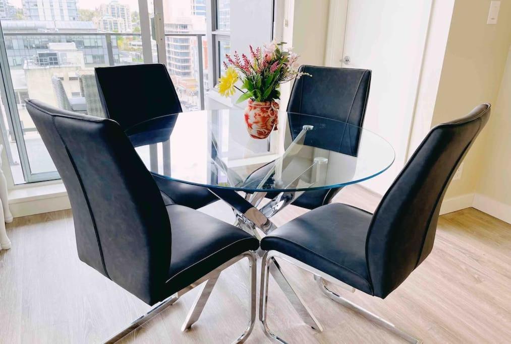 Modern 2 Bedroom Ocean Views Victoria Downtown Free Parking المظهر الخارجي الصورة