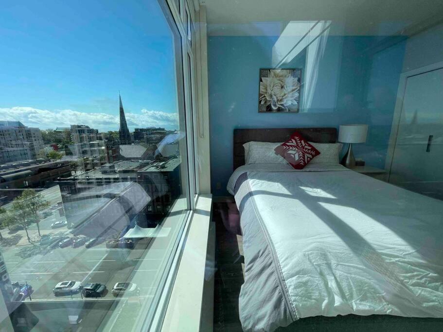 Modern 2 Bedroom Ocean Views Victoria Downtown Free Parking المظهر الخارجي الصورة