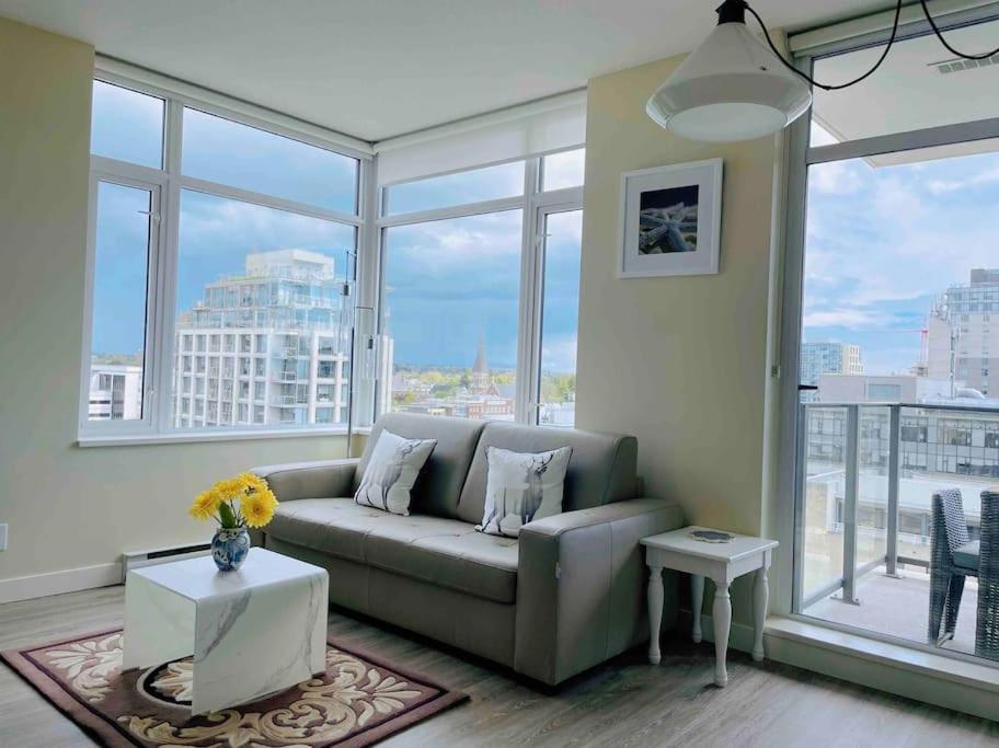 Modern 2 Bedroom Ocean Views Victoria Downtown Free Parking المظهر الخارجي الصورة