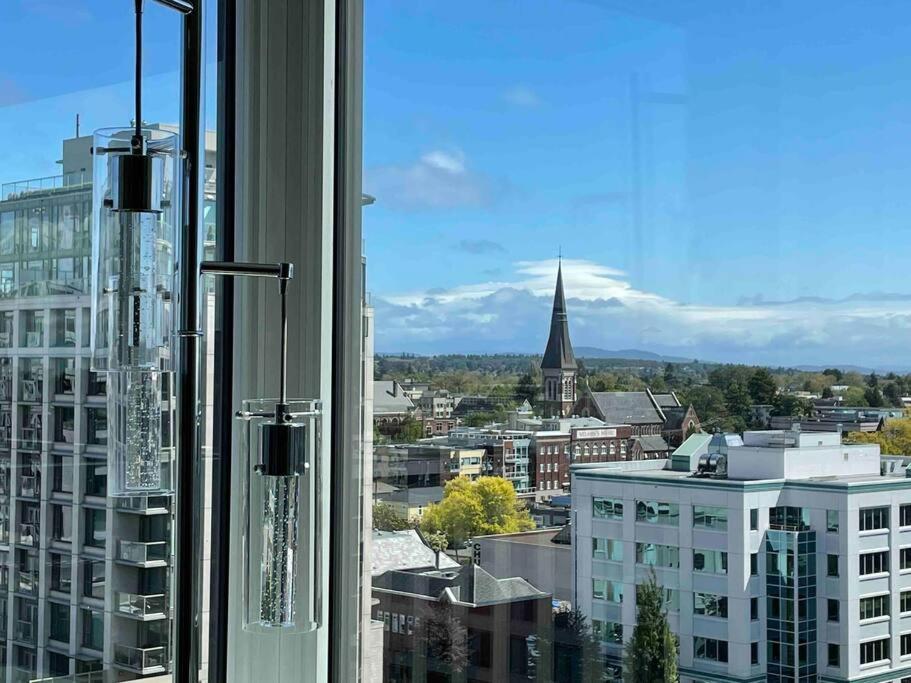 Modern 2 Bedroom Ocean Views Victoria Downtown Free Parking المظهر الخارجي الصورة